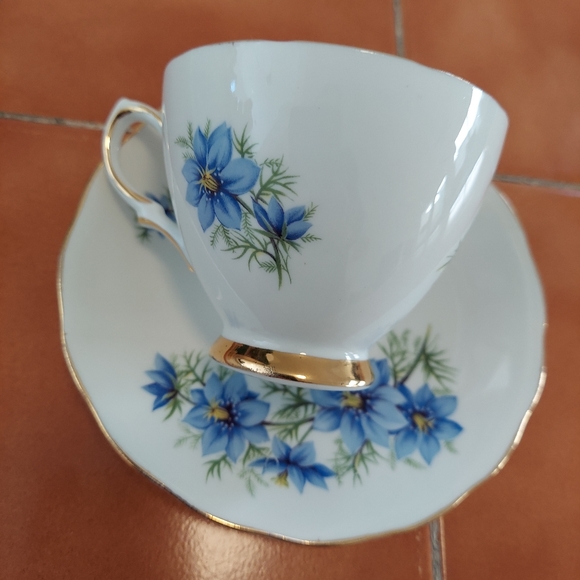 Colclough England Tea Cup & Saucer - Picture 3 of 11